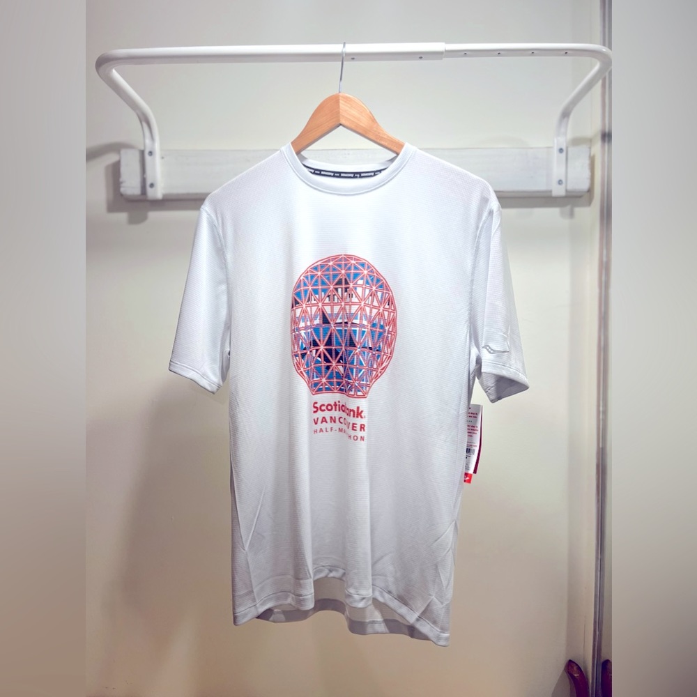 New with tags Saucony athletic mens tee from Vancouver half marathon